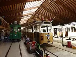 Motorwagens BVB 213 uit Bazel (bouwjaar 1933) en KS 890 (bouwjaar 1966) in Remise 1.