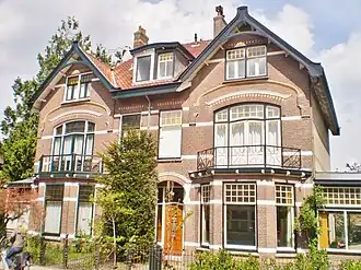 dubbele villa met tuinhek