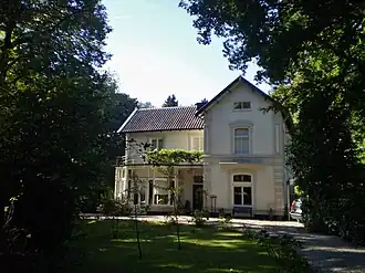 villa Wisteria met tuinhek