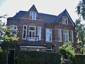 dubbele villa met tuinhek
