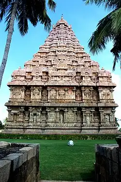De piramidevormige structuur boven het heiligdom van de tempel van Gangaikonda Cholapuram