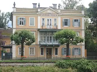 De villa van Lehar