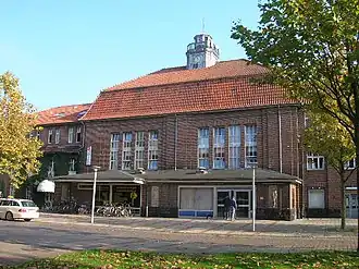 Het stationsgebouw in 2015