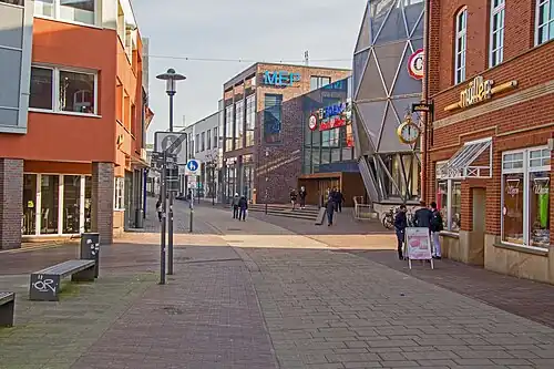 Bahnhofstraße (Stationsstraat) met ingang winkelpassage MEP