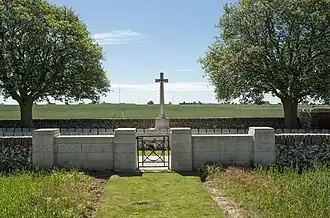 Voorzijde van de begraafplaats