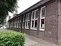 Voormalige lagere school gebouwd in de stijl van de Amsterdamse school