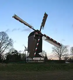 Molen in avondlicht