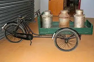 Ouderwetse bakfiets in het Openluchtmuseum in Arnhem