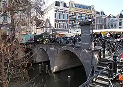 Markt op de Bakkerbrug in 2010