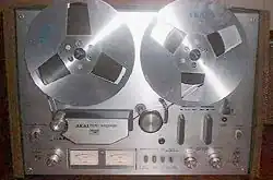 Een Akai GX-4000D, een eenmotorig deck geproduceerd tussen 1978 en 1984, voorzien van praktisch onverslijtbare glas-ferrietkoppen (GX-koppen)
