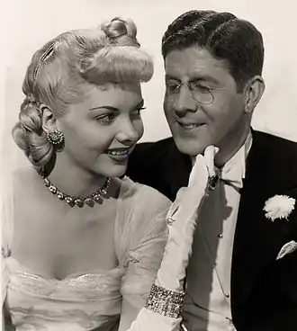 Barbara Lawrence en Rudy Vallee in Unfaithfully Yours