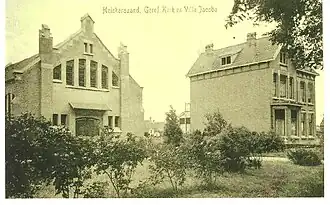 Het kerkgebouw in oude staat, omstreeks 1910.