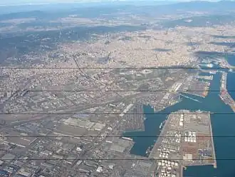 Luchtfoto van Barcelona met onder de haven van Barcelona