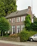 Woning, schuur, hekwerk