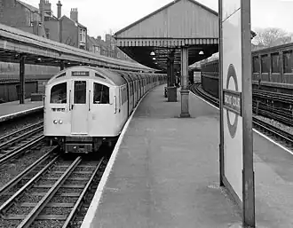 Type 1959 op station Barons Court