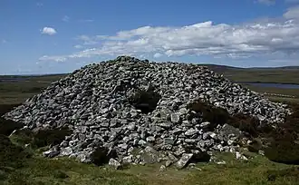 Barpa Langais is gelegen op Beinn Langais.