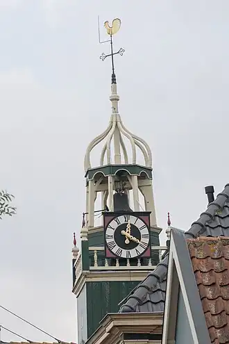 Klokkentoren met klok uit 1659.