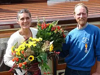 Bart Vermeer en Kee Vermeer-Klok bij de uitreiking van zijn lintje in 2006