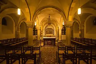 Een van de vier crypten: de vieringscrypte gezien naar het oosten