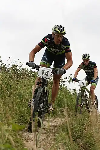 Bas Peters bij het Beneluxkampioenschap 2008 in Zoetermeer, op de achtergrond teamgenoot Frank Schotman