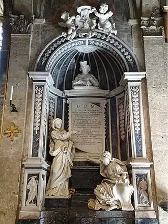 grafmonument van kardinaal Pietro Basadonna uit 1694, werk van Filippo Carcani (leerling van Bernini)