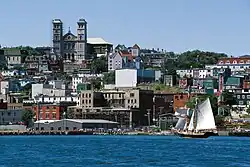 Deel van de skyline van Downtown, met onder meer de Kathedrale Basiliek van Sint-Johannes de Doper.