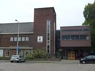 Schoolaanzicht vanaf de Deken van Somerenstraat