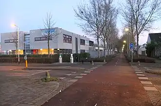 Fietspad Heksenwielpad en basisschool de Kievitsloop in Overkroeten