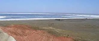 Uitzicht van de Grote Bogdo op het Baskoentsjakmeer.