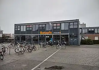 De achterzijde van het Bataafs Lyceum gebouw.