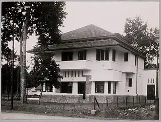 De Batavia Bank in Weltevreden (architect: J.F.L. Blankenberg)