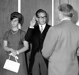 Beëdiging van Hans van Es tot burgemeester van de gemeente Middelharnis