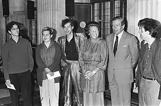 Van Eldik (2e van links) en de laureaten van de Koninklijke Prijs voor Vrije Schilderkunst (1985)