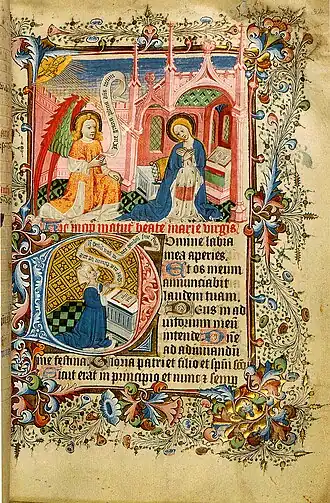 Annunciatie en versierde initiaal met dame (Margaret Beauchamp) in gebed, Beaufort-getijdenboek, f43r.