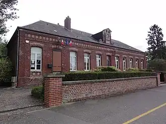 Gemeentehuis en school