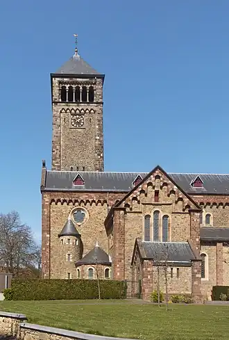 De neoromaanse Sint Martinuskerk van Beek