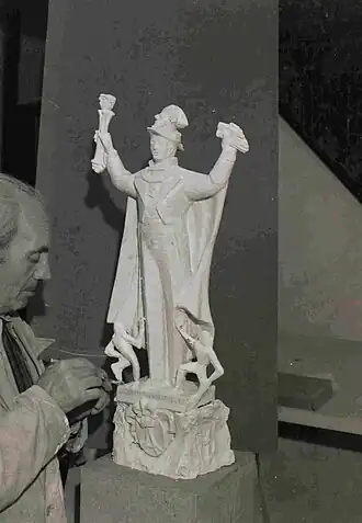 Uiterwaal met zijn beeldje van prins Amadeiro