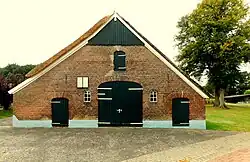 schuurfront met korfbogen