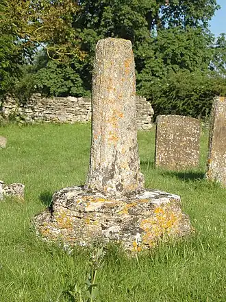 Stenen kruis uit de middeleeuwen, ter ere van St.-Michaël