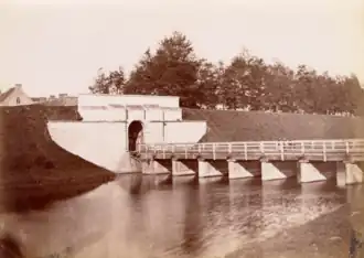 Nieuwe Begijnenpoort voor de sloop in de jaren 1860