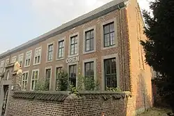 Begijnenhuisjes grenzend aan Badderijstraat met inkom Z33[10] en beëindigd met blinde kopse gevel