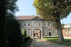 Gevel poortgebouw gezien vanaf binnenhof