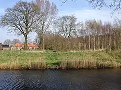 Begin van de Regge als aftakking van de Schipbeek, ter hoogte van landgoed Westerflier ten zuidwesten van Diepenheim