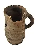 Beker in aardewerk, ca. 1225-1325 (Collectie Raakvlak).