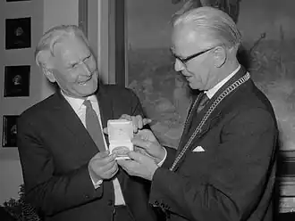 Uitreiking Hendrik de Vriesprijs aan Belcampo (1960)