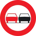 C35: Vanaf het verkeersbord tot het volgend kruispunt, verbod een gespan of een voertuig met meer dan twee wielen, links in te halen.