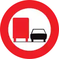 C39: Vanaf het verkeersbord tot het volgend kruispunt, verbod voor bestuurders van voertuigen of slepen gebruikt voor het vervoer van zaken, waarvan de maximale toegelaten massa meer dan 3500 kg bedraagt, een gespan of een voertuig met meer dan twee wielen links in te halen.