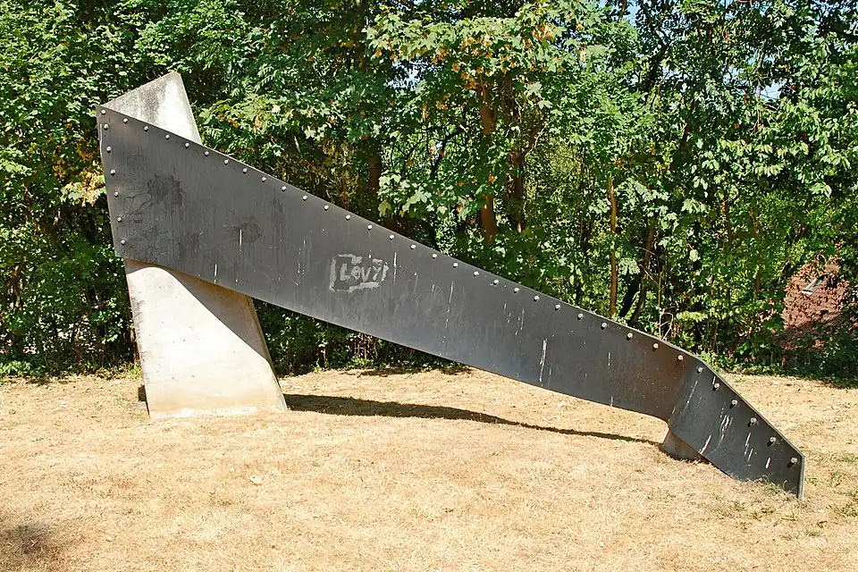 Niké ou Projection de forces, op de kruising van de rue des Bruyères en de rue Pierre-Joseph