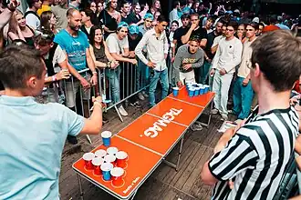 Een spel gespeeld in een officiële omgeving