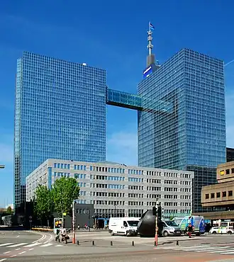 De Proximus Towers, met vooraan het paviljoen